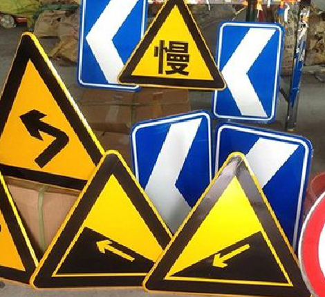  定远标识标牌中颜色的确定是很重要的。